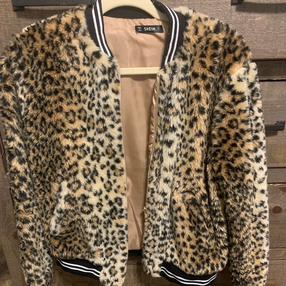 Shien puffy Lepord jacket!🐆 Very Very stylish💋💄 In GREAT condition!😍😍